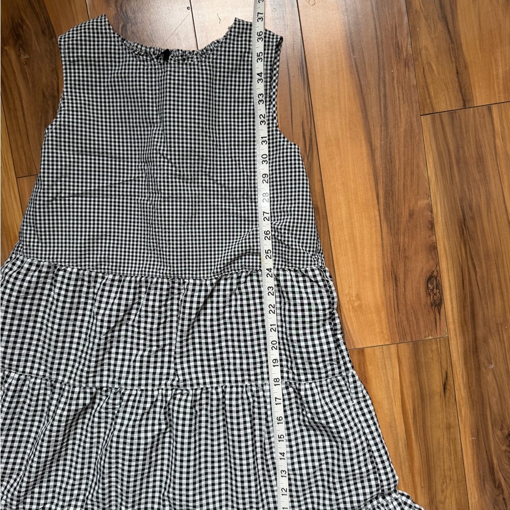 Uniqlo girl’s Black and White Checkered sleeveless tiered Dress - Picture 7 of 7